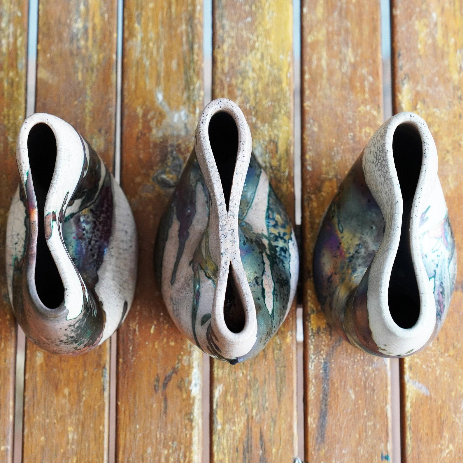 Malaisien Vase en poterie Raku Dokutsu & Umi, demi- cuivre mat, décoration intérieure en céramique faite à la main en vente