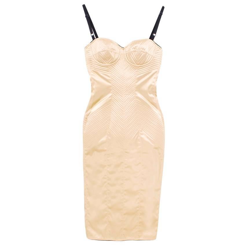 Dolce & Gabbana gold Fitted bustier dress. 

Colour: Gold. 
Size: XXS/IT 38. 

-adjustable black straps 
-underwire bust cups
-back placket of hook 
fastening
-detailed scallop black 
stitching
-stretchy fit

Fabrics:
65% acetate
29% nylon
6%