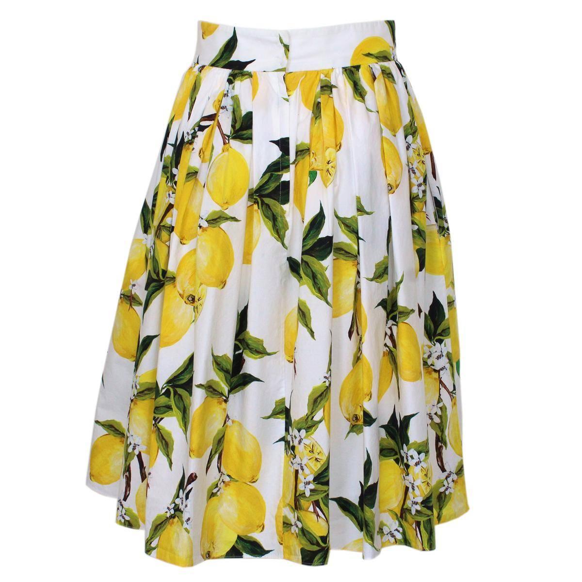 Fantastic and iconic Dolce & Gabbana skirt
2016 Spring Summer collection
Fruit theme
Lemon print
Cotton 
Total length cm 62 (24.4 inches)
Made in Italy
Worldwide express shipping included in the price !