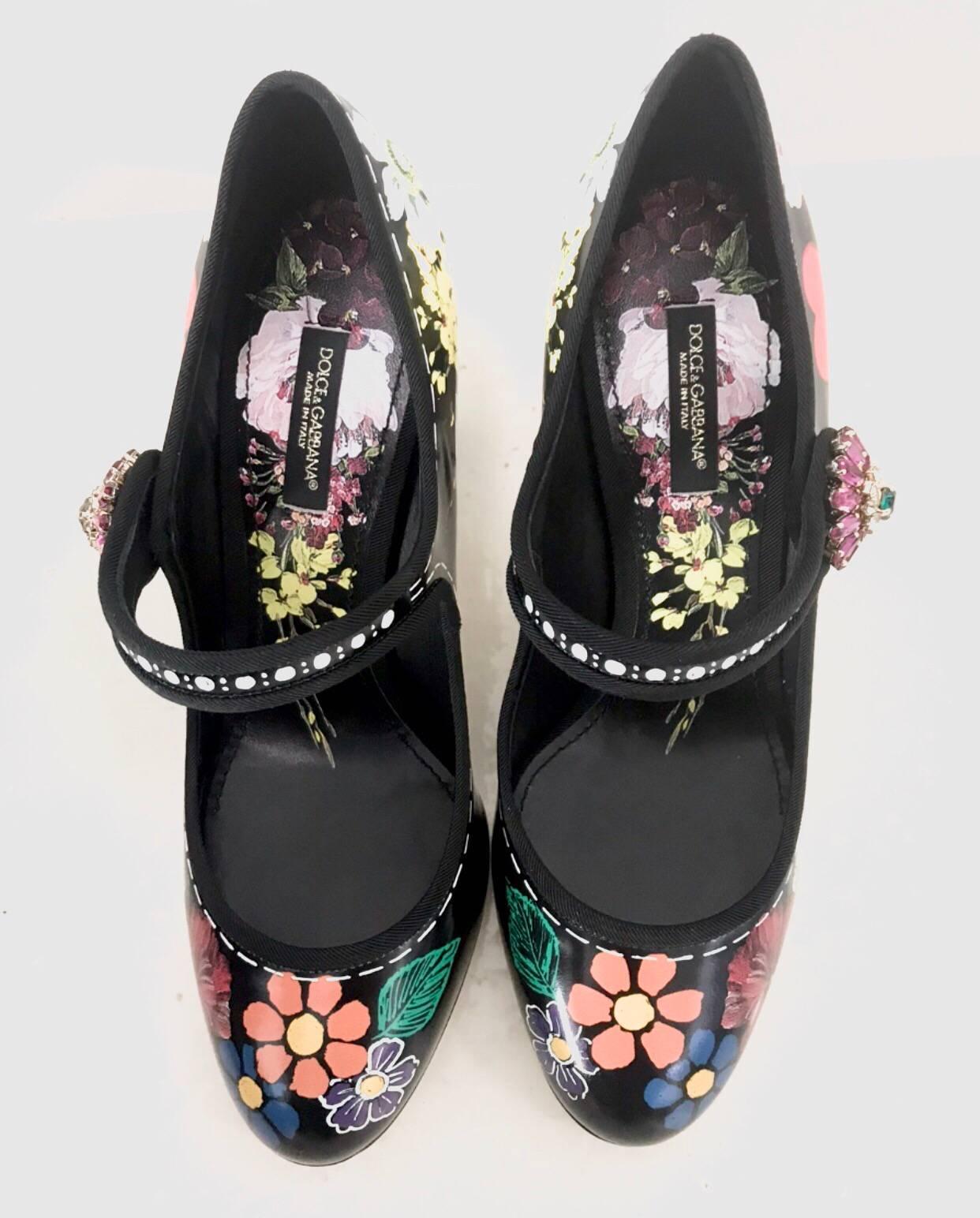 Dolce & Gabbana
Season Fw17

Material Leather
Model Mary Jane 
Print Flowers botton jewerly 
New Condition 
Packaging original box and dust bag 
Delivery dhl express 
Retail Price € 795,00
Size Avaiable TG EU 36- 37- 37.5 - 38.5 - 39