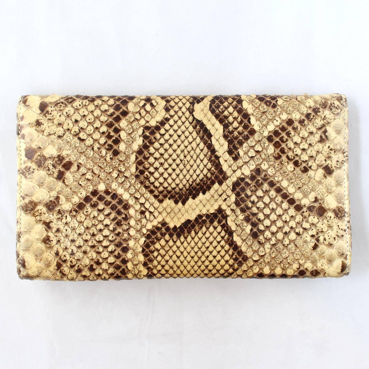 Dolce & Gabbana super chic and trendy pochette
Real reptile
Amber rock color
Metal DG
Metal chain
Double authomatic button closure
Internal poket 
Cm 21 x 11 (8.2 x 4.3 inches)
Worldwide express shipping included in the price !