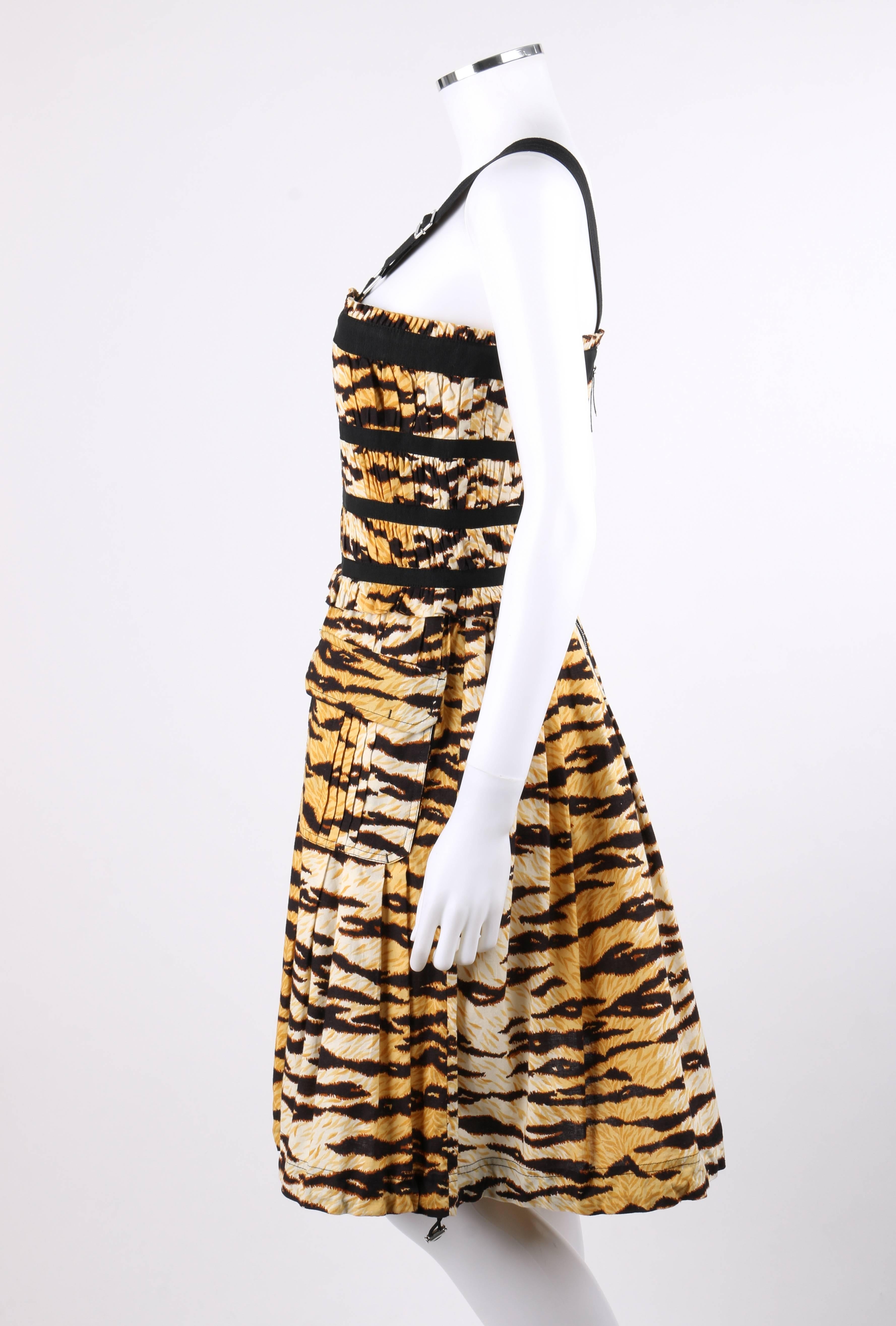 DOLCE & GABBANA Robe de cocktail sans manches plissée et froncée à imprimé rayé tigre Pour femmes en vente