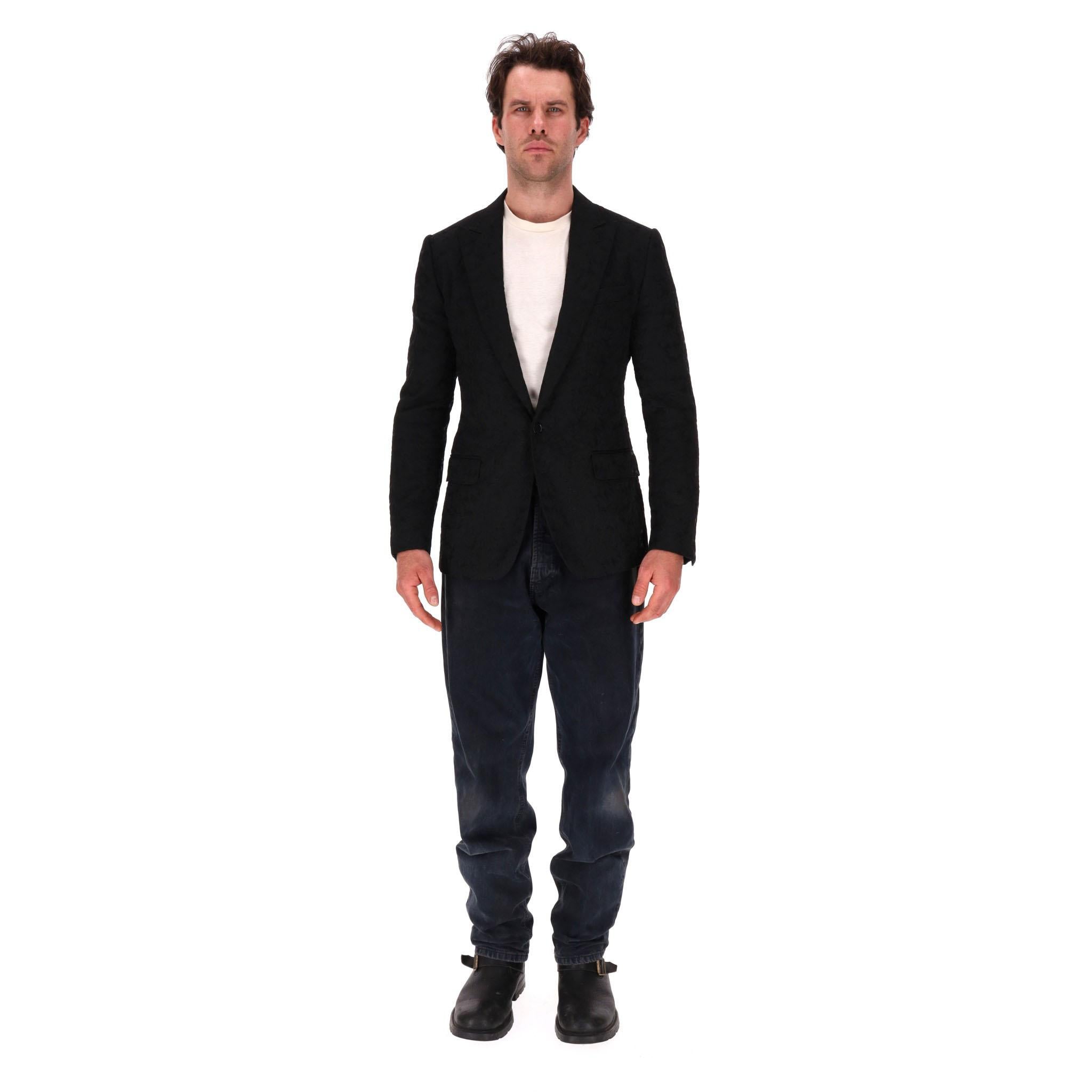 Dolce & Gabbana Floral Jacquard Baroque Jacket

Black jacquard blazer with baroque-inspired floral design.

Single-breasted design with buttoned cuffs, flap front pockets and welt chest pocket.

Rrp Approx. £3,400

Size – 48IT

Condition – Very Good
