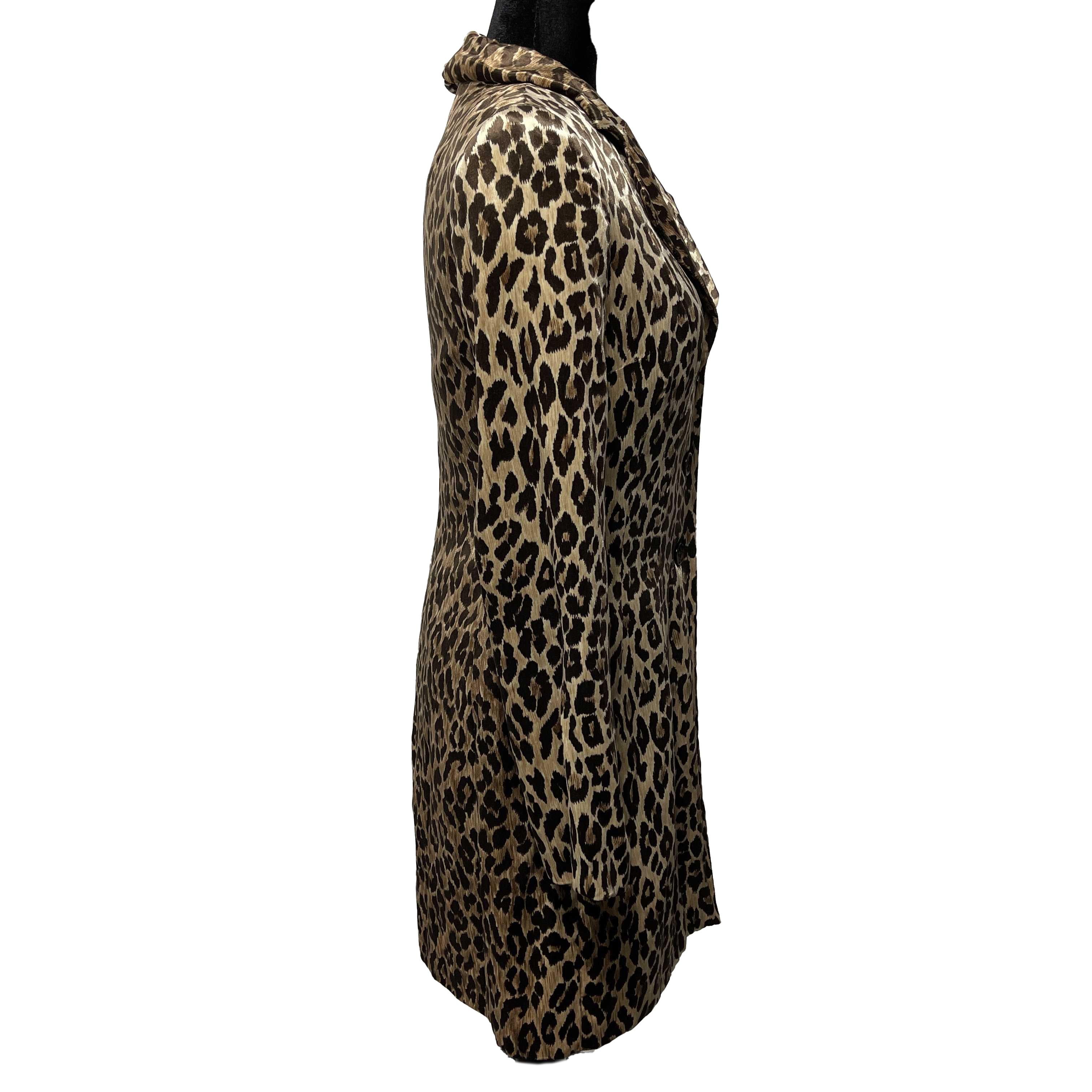 Dolce & Gabbana Vintage Leopard Print Viscose Trench Coat 40 US M In Excellent Condition For Sale In Sanford, FL