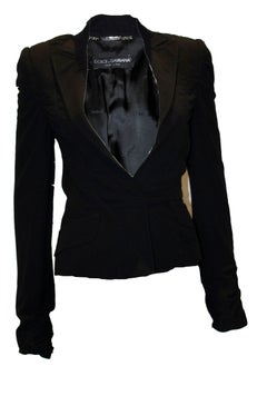 Dolce and Gabanna Chaqueta negra con cinturón de anudar