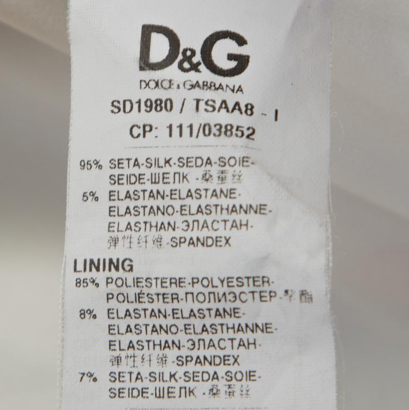 Dolce and Gabanna Weiß Kirsche drucken geraffte Detail ärmelloses Kleid M im Zustand „Gut“ in Dubai, Al Qouz 2