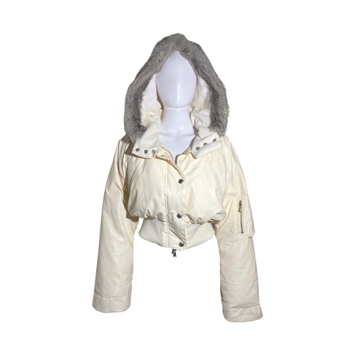Dolce and Gabbana 2003 F/W Shiny Ivory Cropped Puffer Jacket For Sale 7