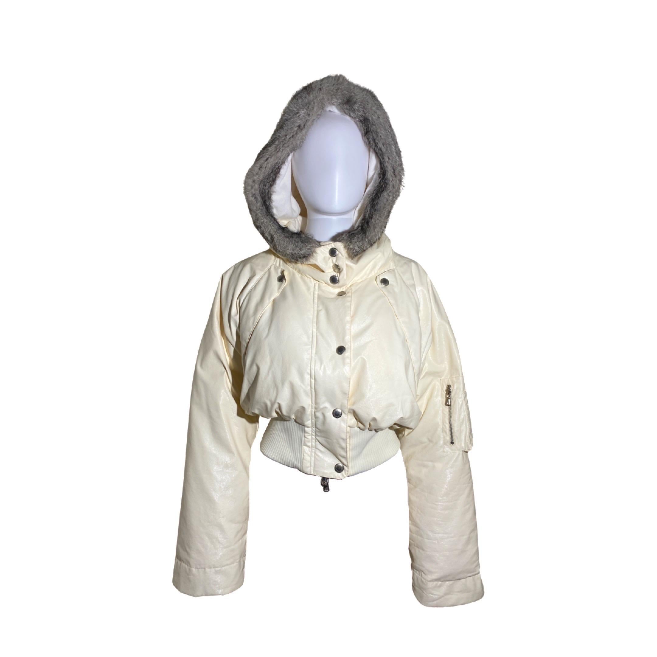 Dolce and Gabbana 2003 F/W Shiny Ivory Cropped Puffer Jacket For Sale 4