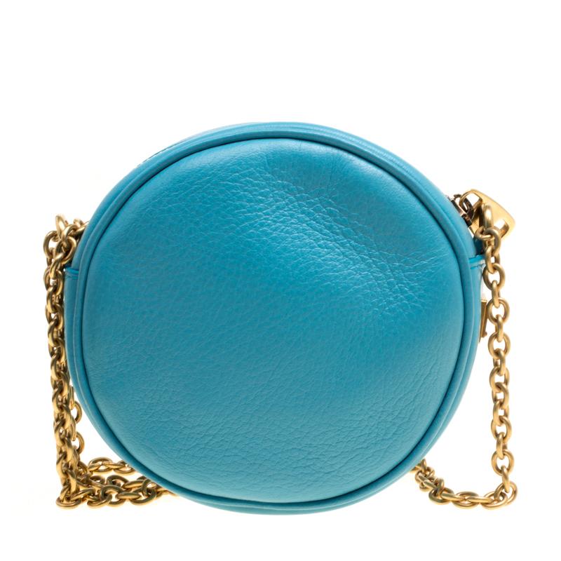 This exquisite Miss Glam round shaped crossbody bag from the fashion house of Dolce and Gabbana is a sure spotlight winner. It has been beautifully crafted in baby blue leather and features a gold-tone chain shoulder strap. The front of this