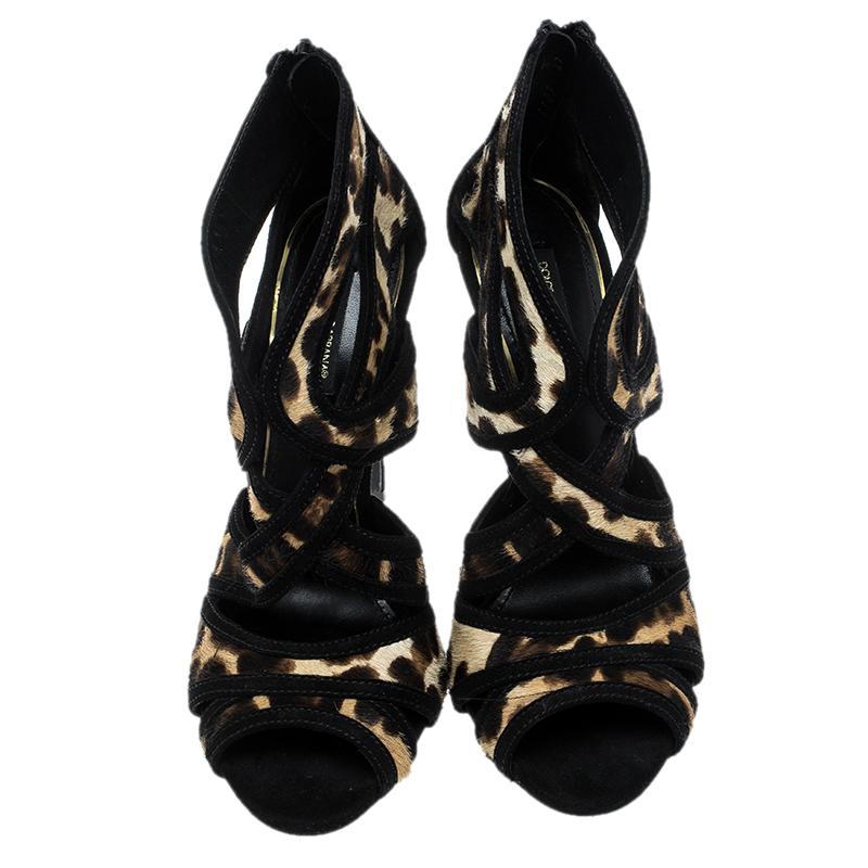 These stunning Dolce and Gabbana sandals will make for a perfectly statement and distinct party piece that will never fail to impress you. Constructed in beige and black leopard print calf hair straps and panels, these shoes also feature black suede