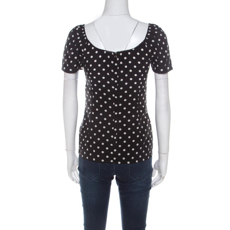 This Dolce&Gabbana top is a pleasing design. Made from a silk blend, the top has a scoop neckline, bow detail, short sleeves and polka dots all over. This top can be worn with jeans, trousers or skirts.

Includes: The Luxury Closet Packaging

