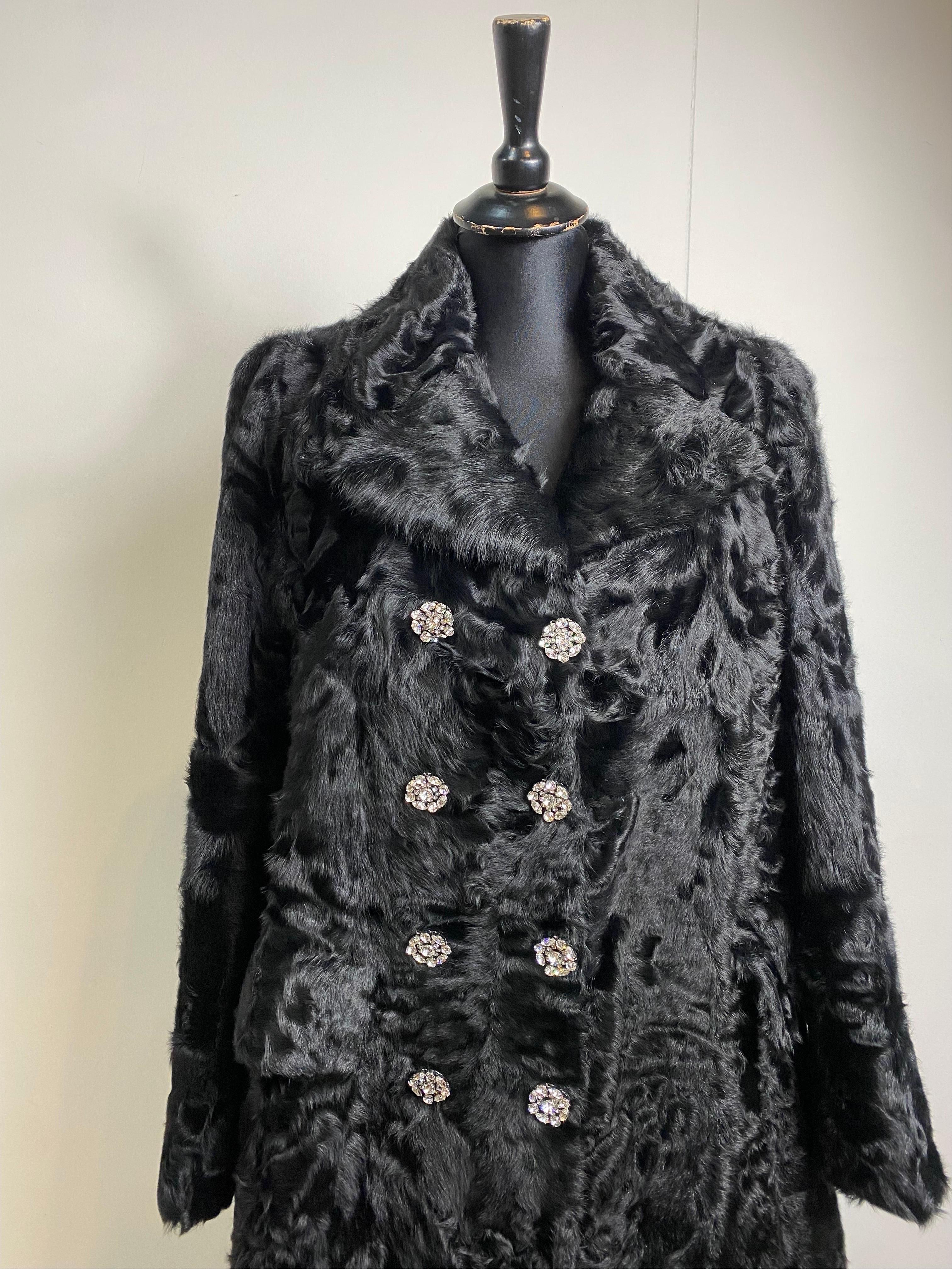 Dolce and Gabbana astrakhan fur coat.
Composition label missing. Lace lined with some pulled threads.
Rhinestone jewel buttons
Italian size 38 but fits oversized.
Shoulders 40 cm
Bust 40 cm
Length 103
Sleeve 60
Good general condition, with minimal