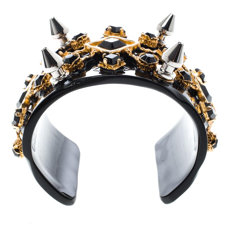Dolce und Gabbana Zweifarbiges offenes Manschettenarmband mit schwarzer Kristallverzierung und Spike im Zustand „Hervorragend“ in Dubai, Al Qouz 2