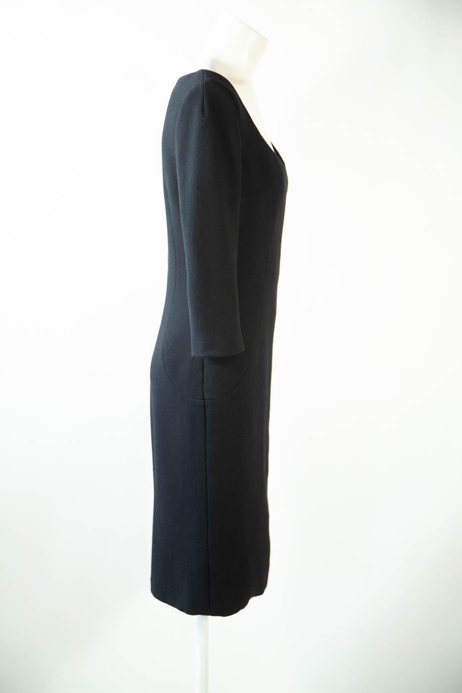 Schwarzes Kleid von Dolce & Gabbana mit 3/4-Ärmeln und Rundhalsausschnitt, knielang. 

Größe 42 / US Größe 6