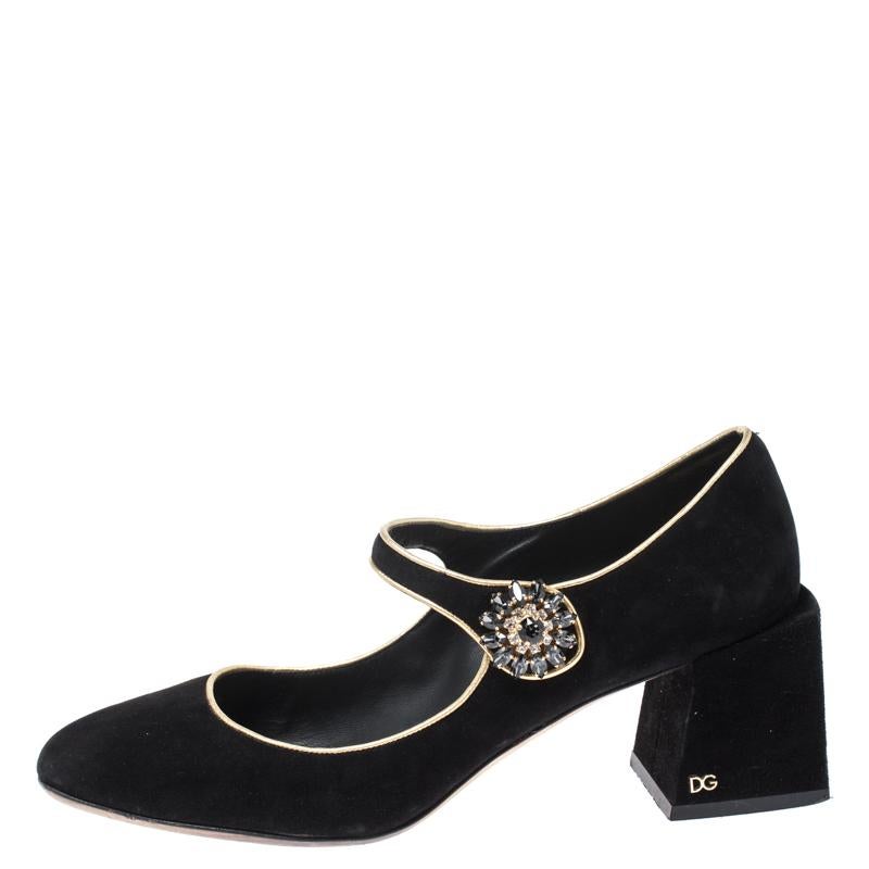 Lovely to look at and exuding feminine grace, these Mary Jane pumps from Dolce & Gabbana definitely need to be on your wishlist. The gorgeous black & gold pumps are crafted from suede. They flaunt round toes, buckle straps adorned with crystal