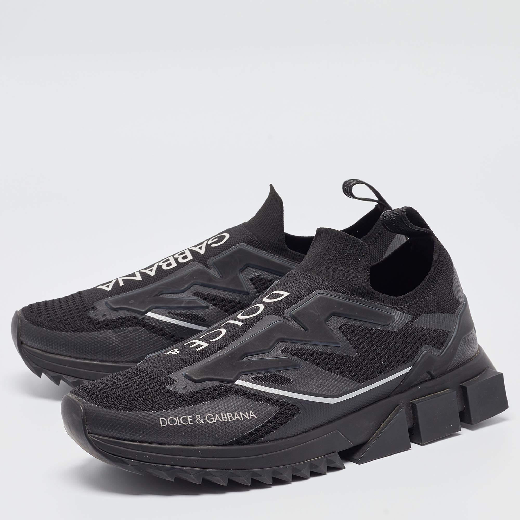 Acing the sneaker trend and making sure your ensembles are truly striking, these Sorrento sneakers by Dolce & Gabbana are a perfect pick for the fashion-forward. Crafted from knit fabric, these sneakers are styled with bold logo detailing, durable