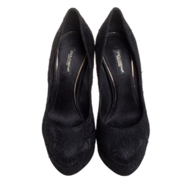 Dolce and Gabbana Black Lace Platform Pumps Size 36 In Good Condition For Sale In Dubai, Al Qouz 2