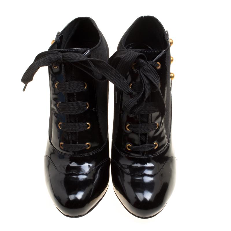 Dolce and Gabbana Black Leather Lace Up Ankle Booties Size 38 In New Condition In Dubai, Al Qouz 2