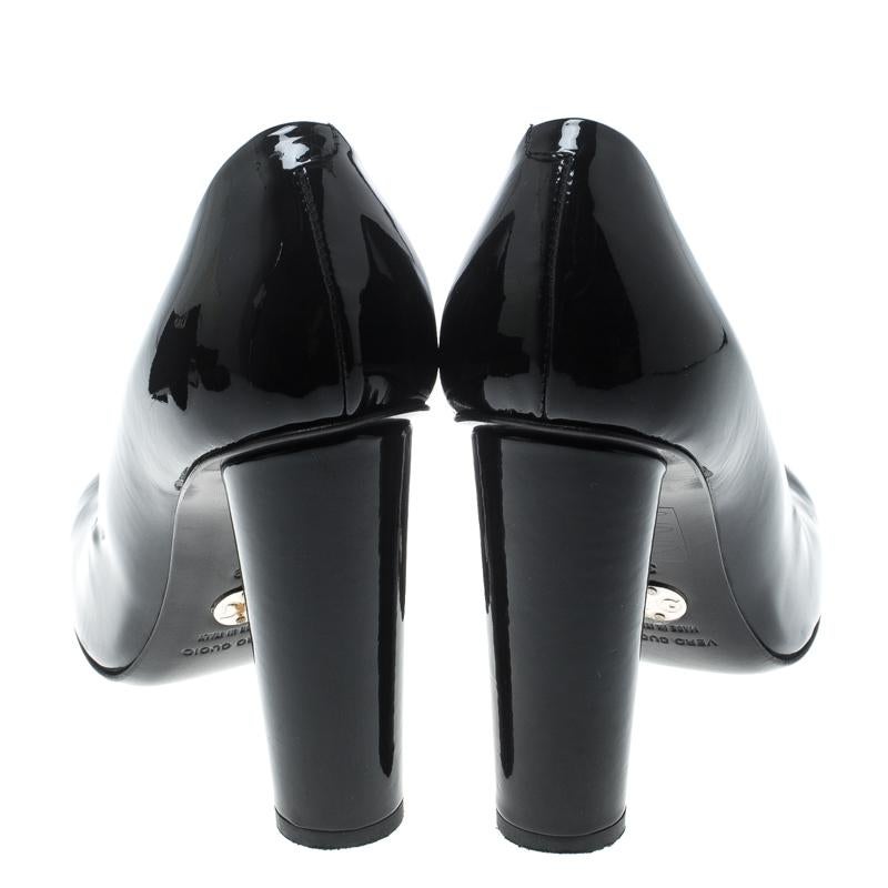 Dolce and Gabbana Black Patent Leather Block Heel Pumps Size 39 In Good Condition In Dubai, Al Qouz 2