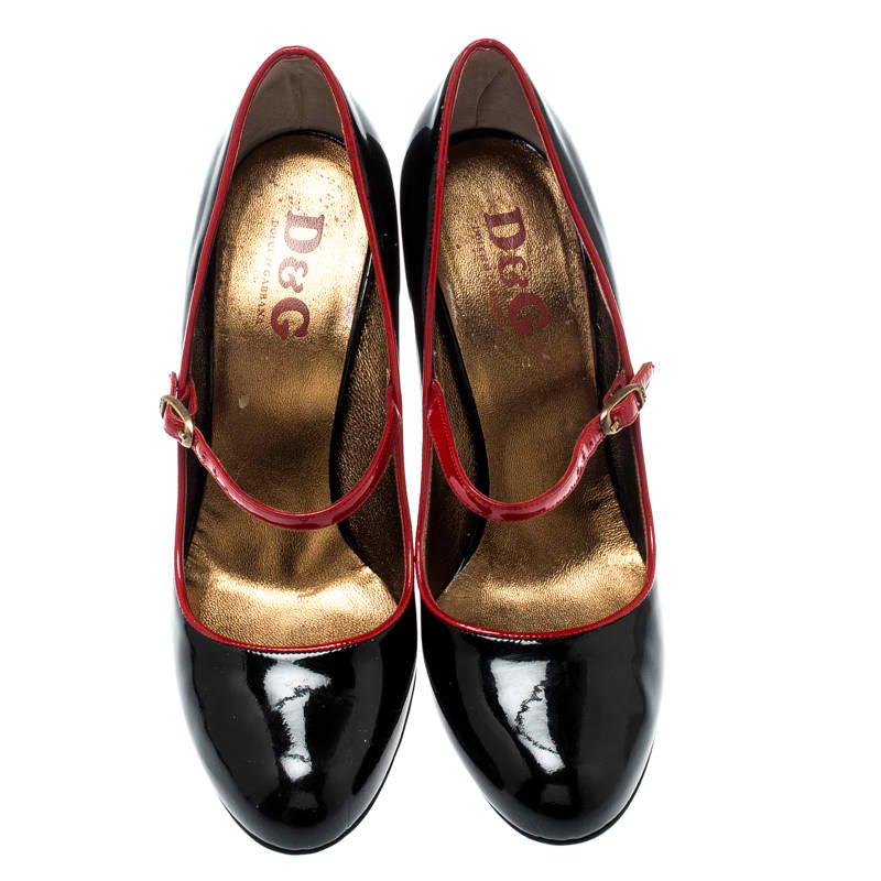 Dolce and Gabbana Black Patent Leather Mary Jane Pumps Size 37.5 In Fair Condition In Dubai, Al Qouz 2