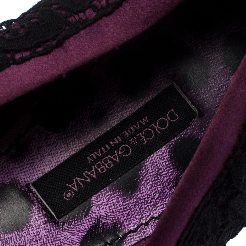 Dolce and Gabbana Black/Purple Lace and Satin Ballet Flats Size 39 In Good Condition For Sale In Dubai, Al Qouz 2
