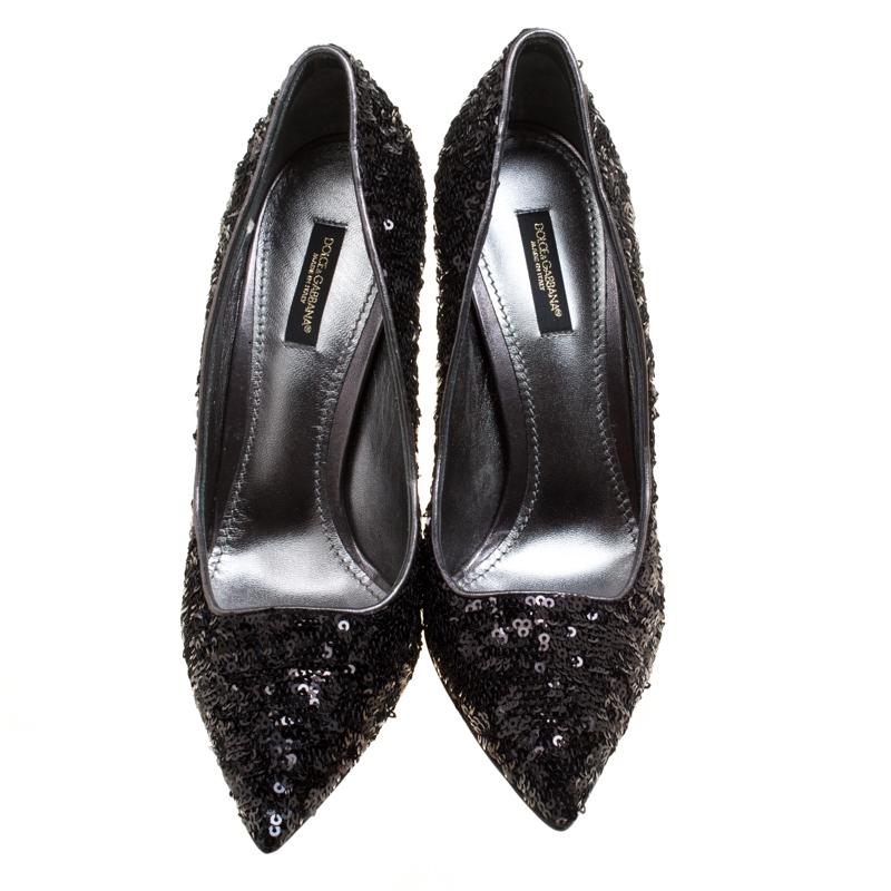 Dolce and Gabbana Black Sequins Pointed Toe Pumps Size 38 In New Condition In Dubai, Al Qouz 2