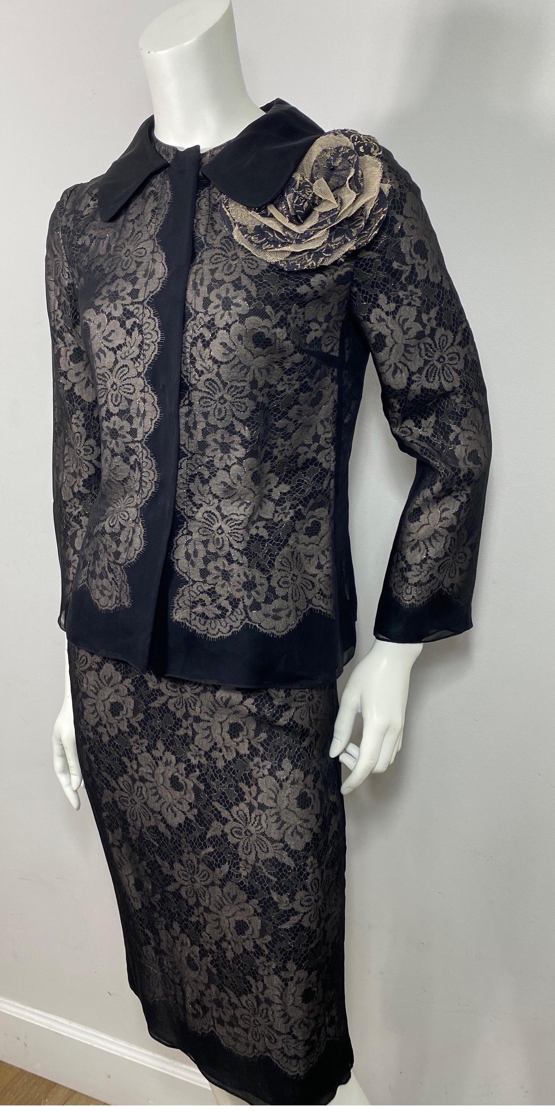 Dolce and Gabbana Black Silk and Gold Lace Skirt Suit - Size 40 In Excellent Condition For Sale In West Palm Beach, FL