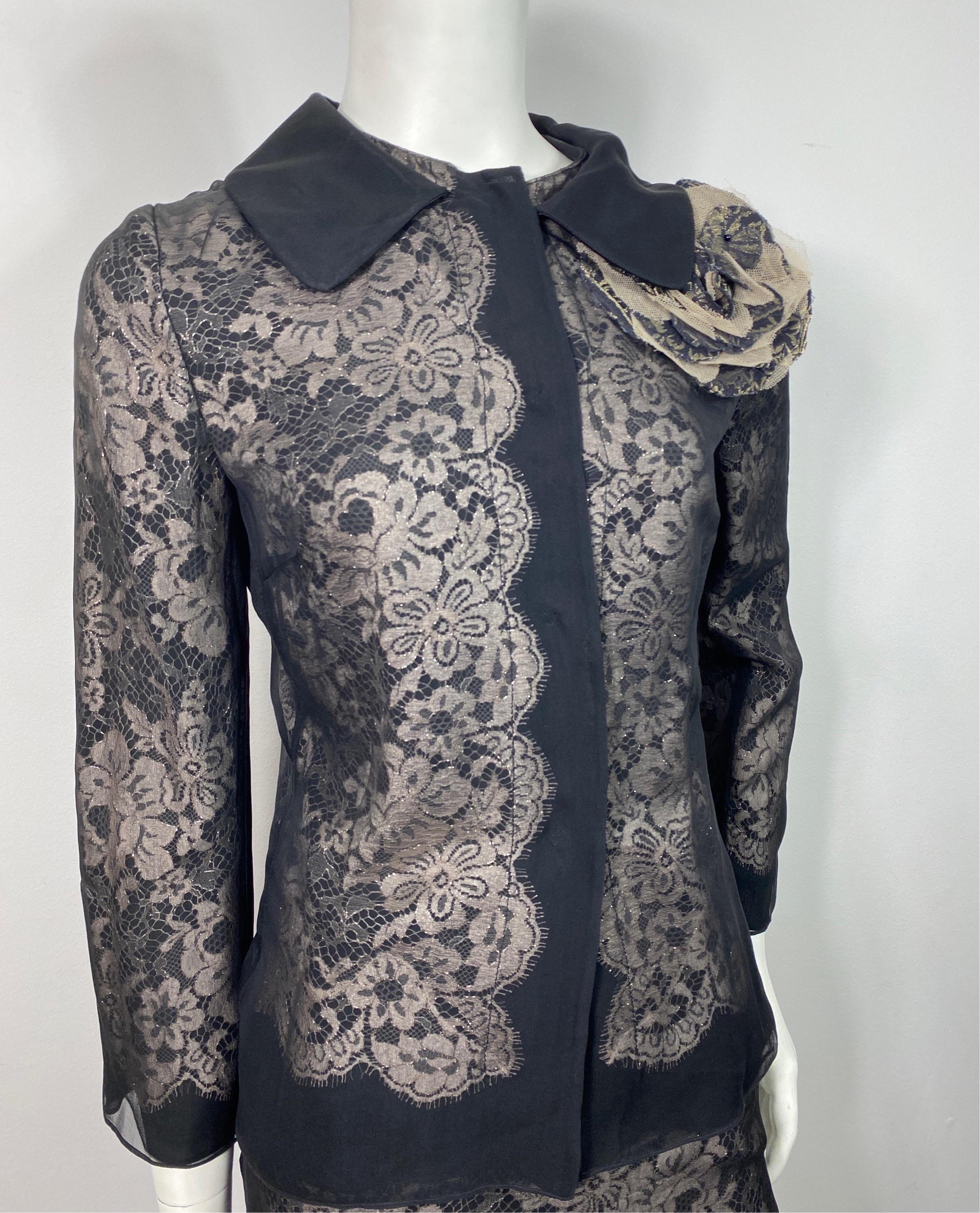 Tailleur jupe en soie noire et dentelle dorée Dolce and Gabbana, Taille 40 Pour femmes en vente