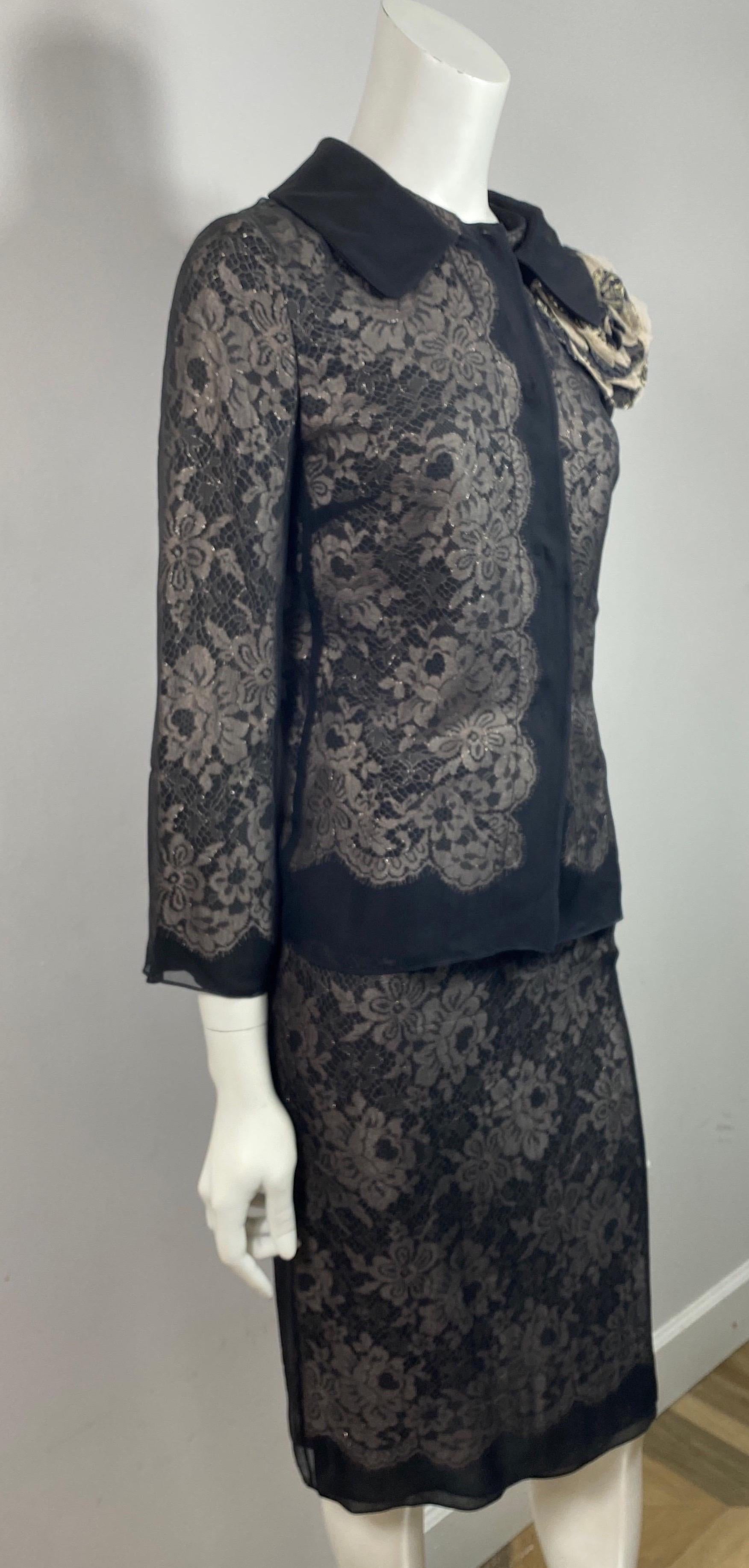 Dolce and Gabbana Black Silk and Gold Lace Skirt Suit - Size 40 For Sale 4