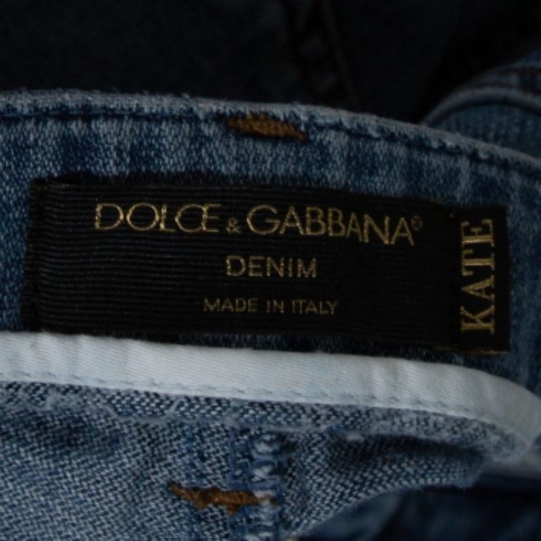 These Dolce and Gabbana denim Kate jeans are perfect for daily wear. Crafted from a blend of cotton and elastane, the blue jeans feature a concealed zip fastening, belt loops at the waist, five pockets, and a Dolce and Gabbana plaque on its back