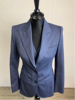Blaue Jacke + Weste von Dolce und Gabbana.