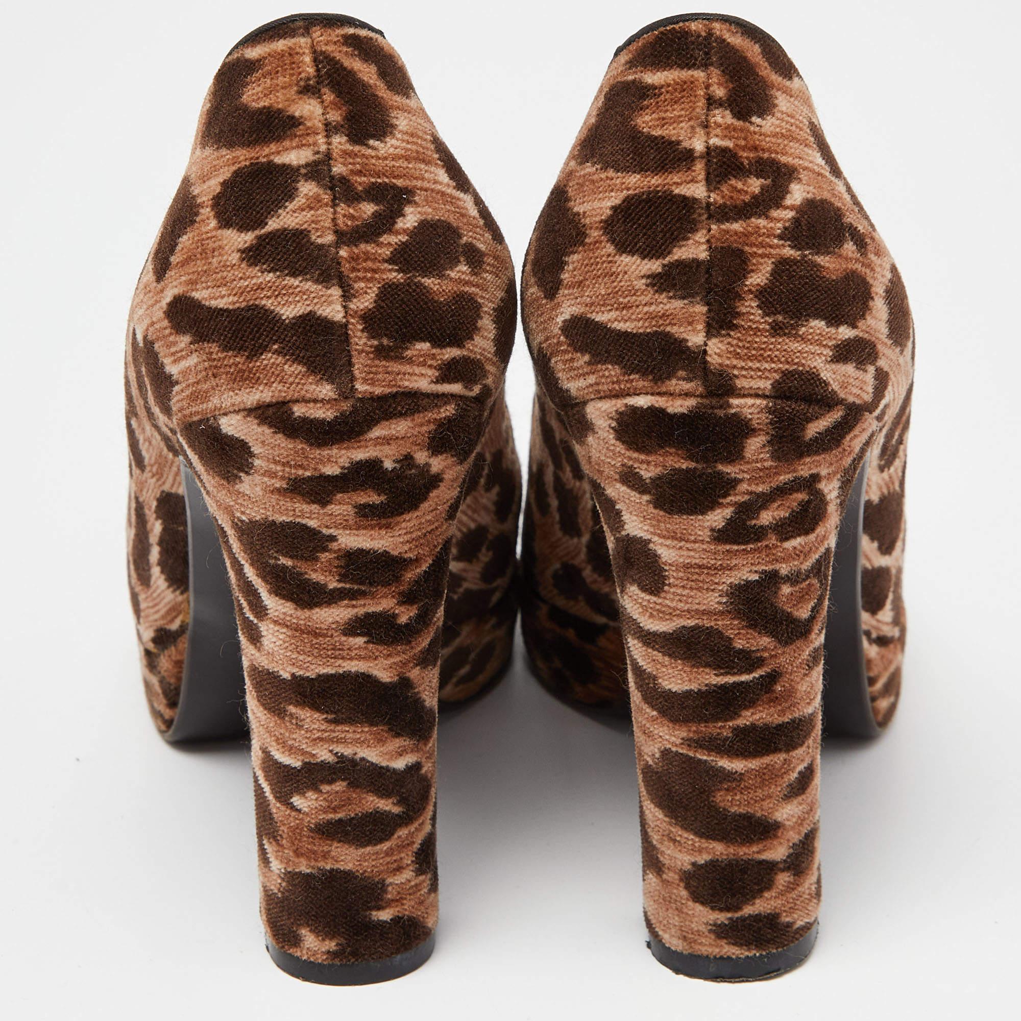 Dolce and Gabbana Brown Leopard Print Velvet Block Heel Pumps Size 37 For Sale 1