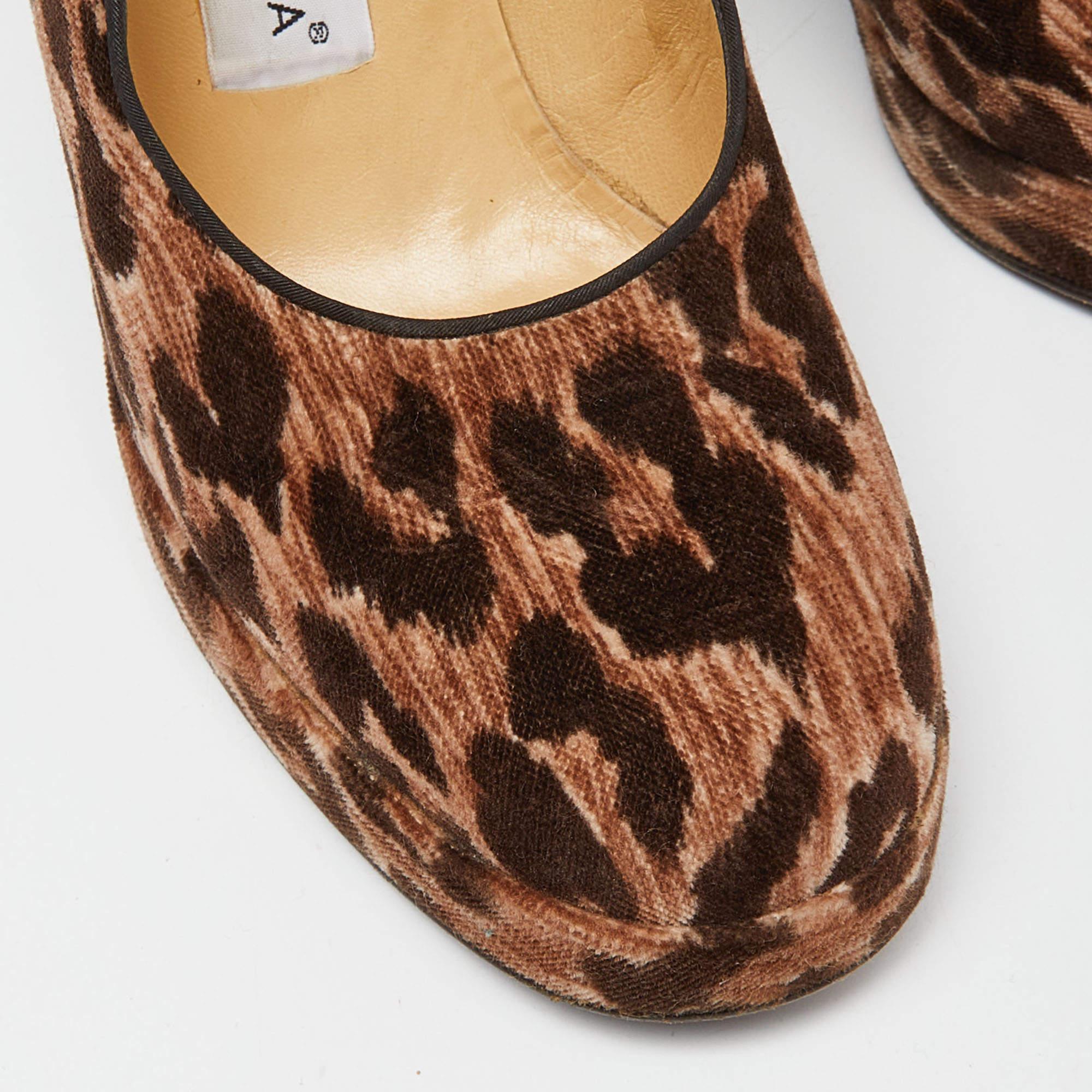 Dolce and Gabbana Brown Leopard Print Velvet Block Heel Pumps Size 37 For Sale 3
