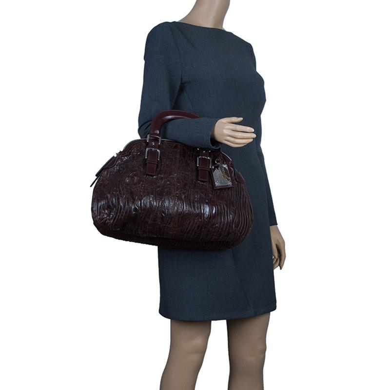 This Miss Bauletto Dome Satchel by Dolce and Gabbana is reminiscent of the vintage doctor's bag. Made from pleated leather, the exterior features double top handles, a brand logo plaque and a top zipped closure. The fabric lined interior houses