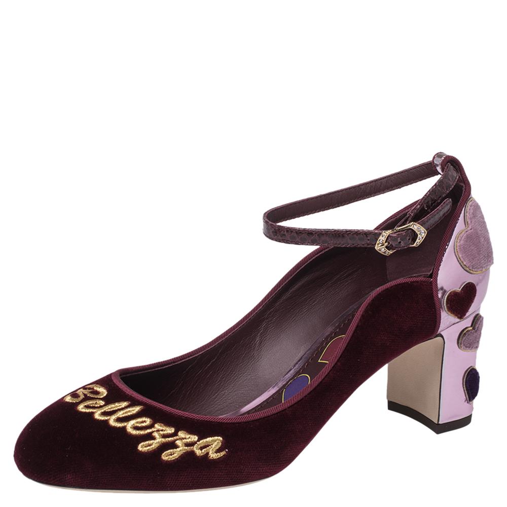 These plush pumps come from the house of Dolce & Gabbana. They have been crafted from quality velvet and come in a deep shade of burgundy. They have round toes, lettering on the vamps, buckled ankle straps, contrasting block heels with heart motifs