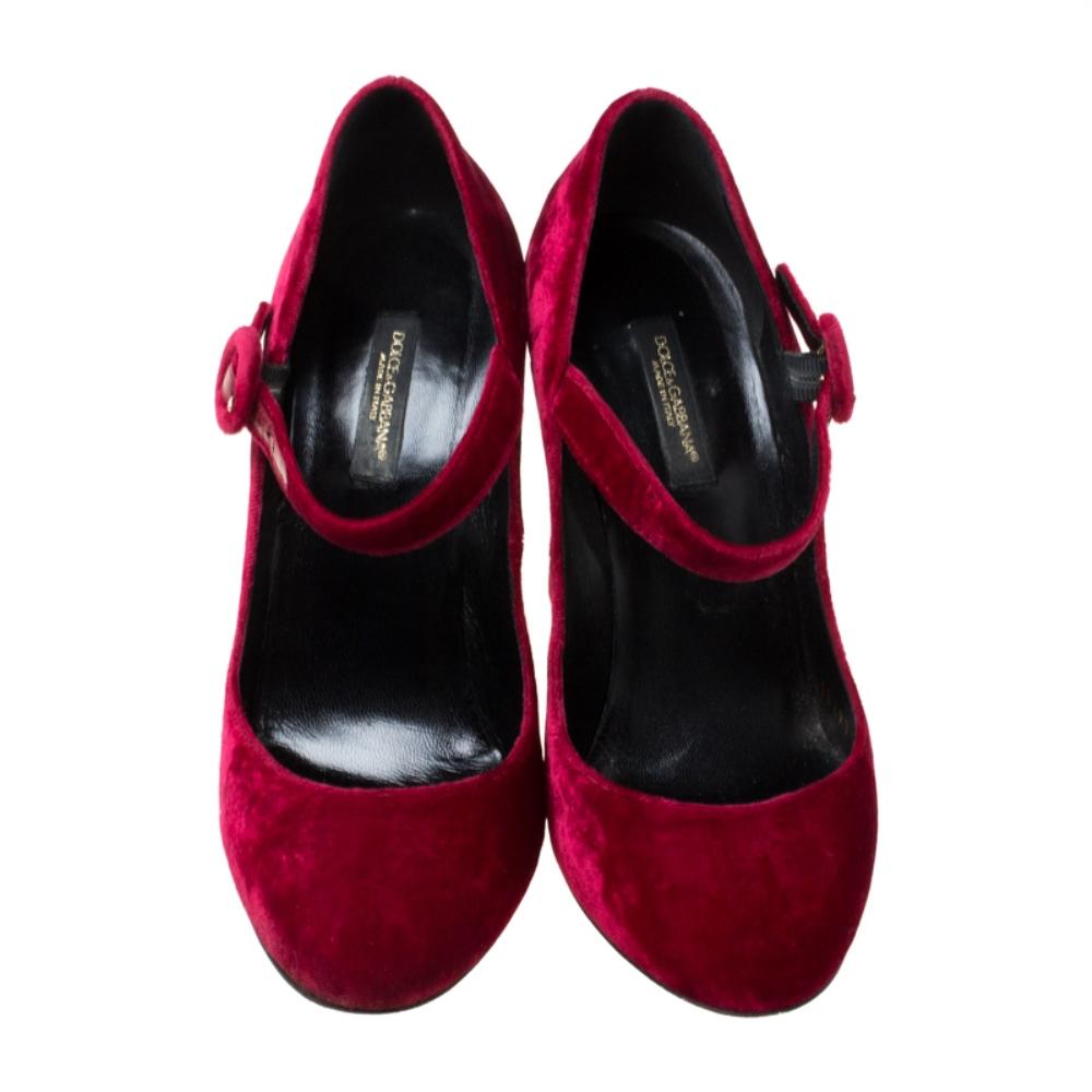 Take your style to another level with this pair of Mary Jane pumps from Dolce and Gabbana. Crafted from burgundy velvet, they feature round toes and Mary Jane straps with side buckle closures. They are accented with 10 cm block heels and come with