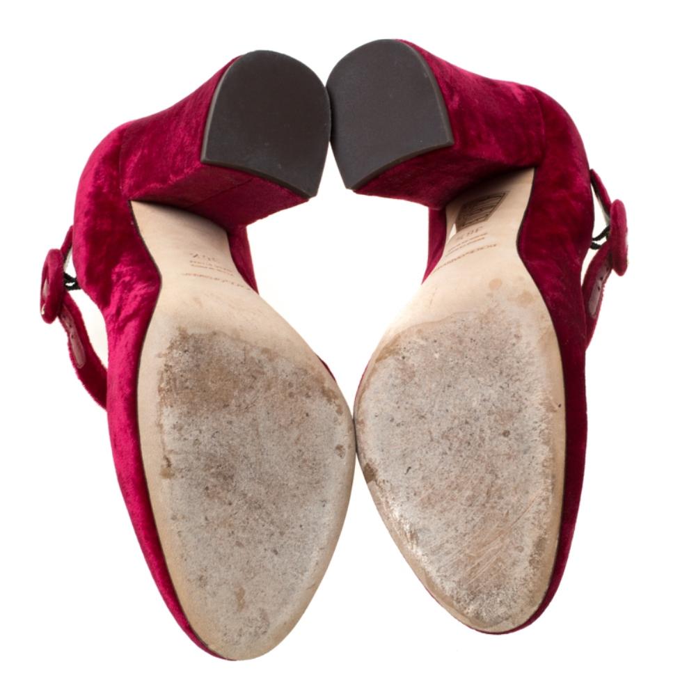 Dolce and Gabbana Burgundy Velvet Mary Jane Pumps Size 36.5 In Good Condition In Dubai, Al Qouz 2