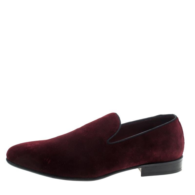 Embodying a true blend of luxury and comfort is this pair of Smoking slippers from the house of Dolce&Gabbana. Crafted from velvet, the pair has a burgundy shade and comfortable leather insoles.

Includes: Original Box

