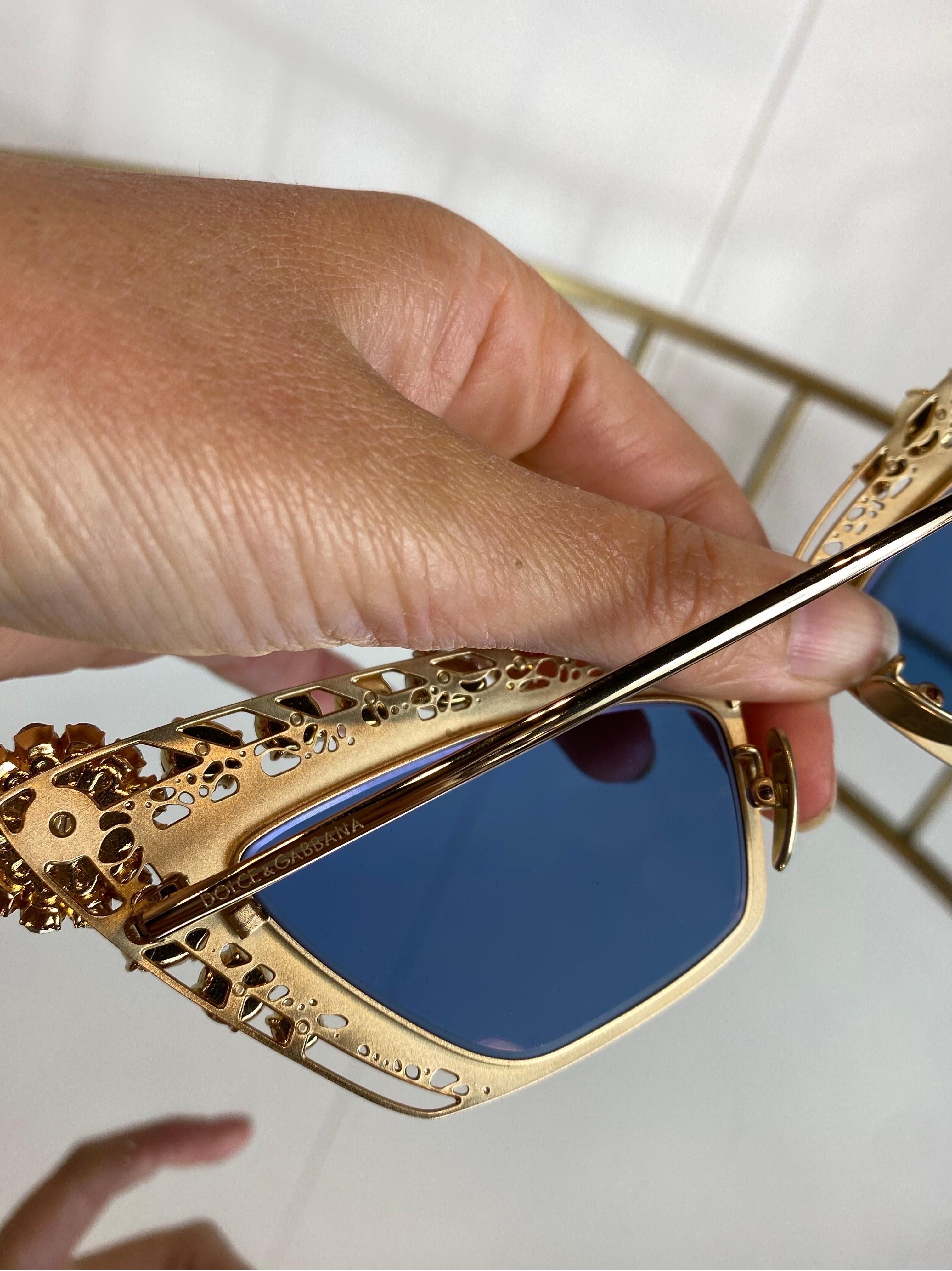 Dolce and Gabbana Christmas Pearl and strass Limited Edition Sunglasses For Sale 2