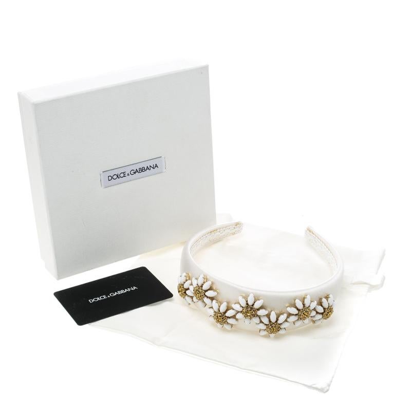 Dolce and Gabbana Daisy Flower Embellished White Satin Headband In Good Condition In Dubai, Al Qouz 2