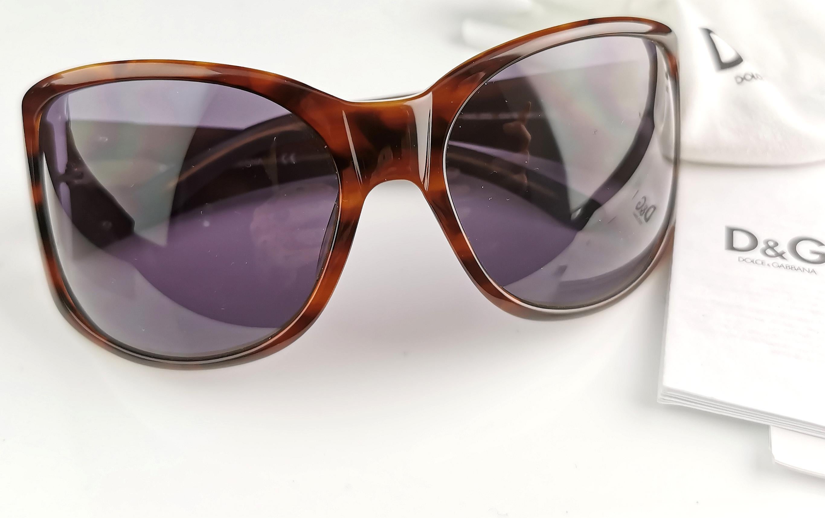 Black Dolce and Gabbana faux tortoiseshell sunglasses, Silver tone logo  For Sale