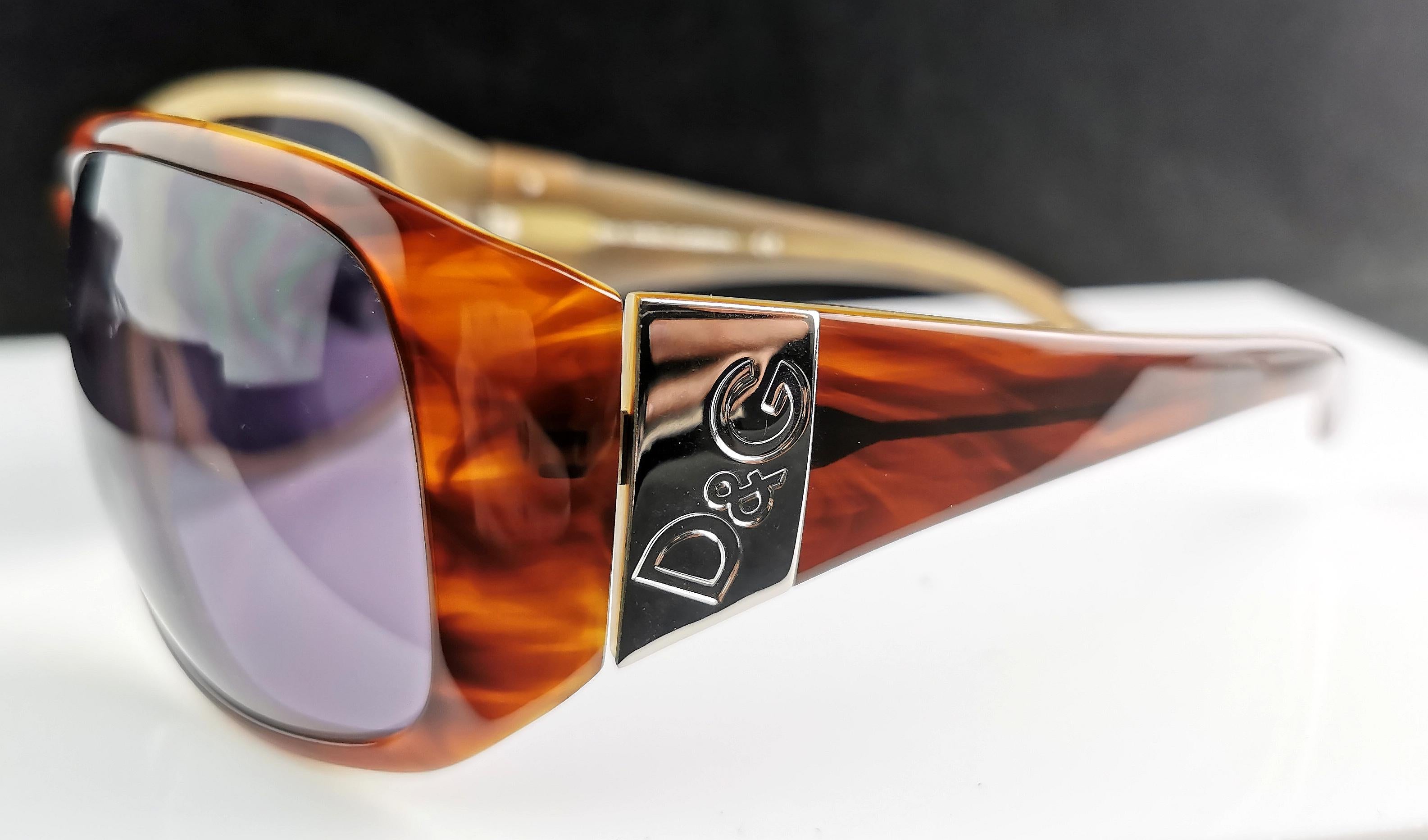 Dolce and Gabbana faux tortoiseshell sunglasses, Silver tone logo  For Sale 2