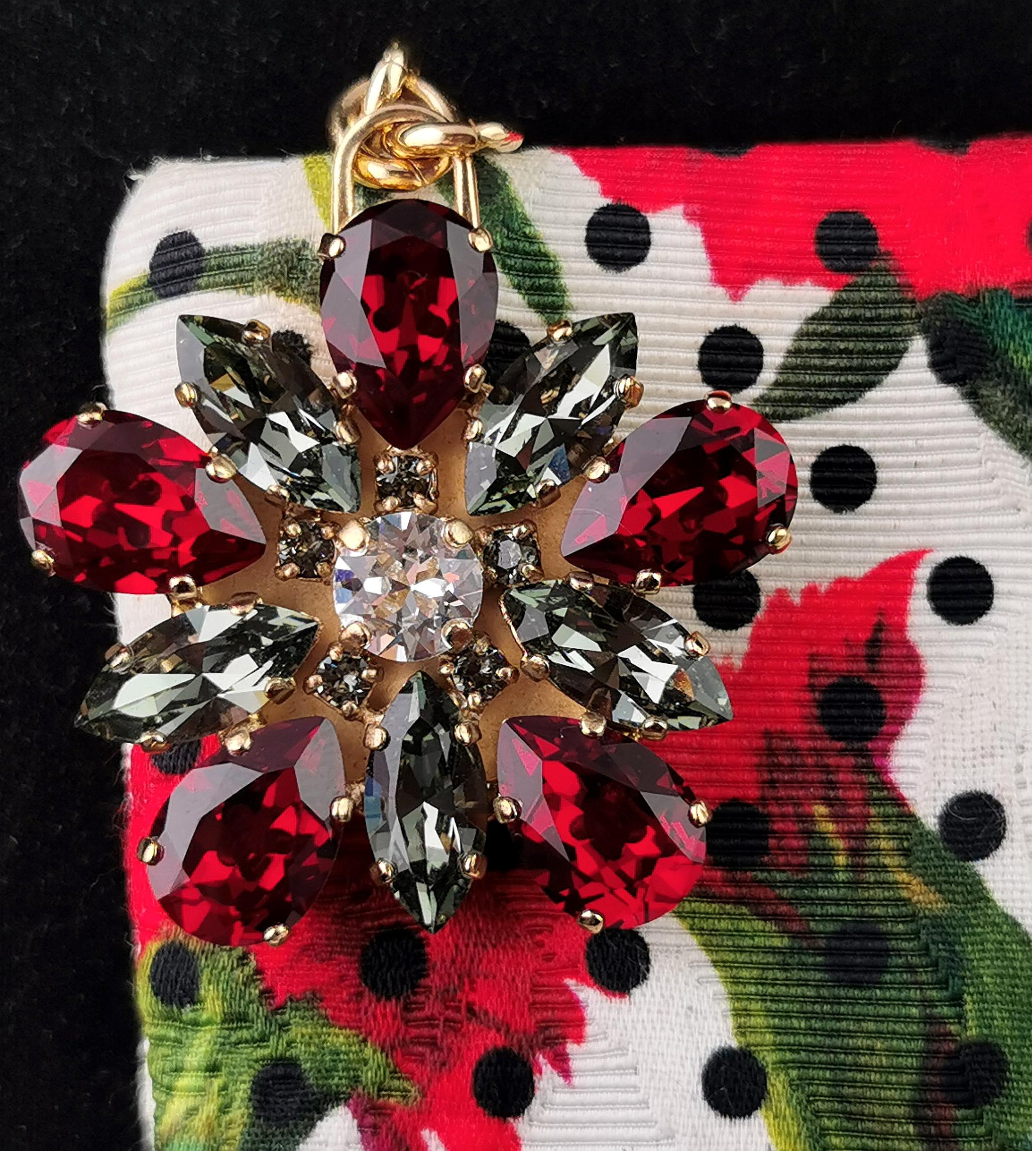 Dolce and Gabbana floral clutch purse, Carnation and Polka dot In Good Condition For Sale In NEWARK, GB