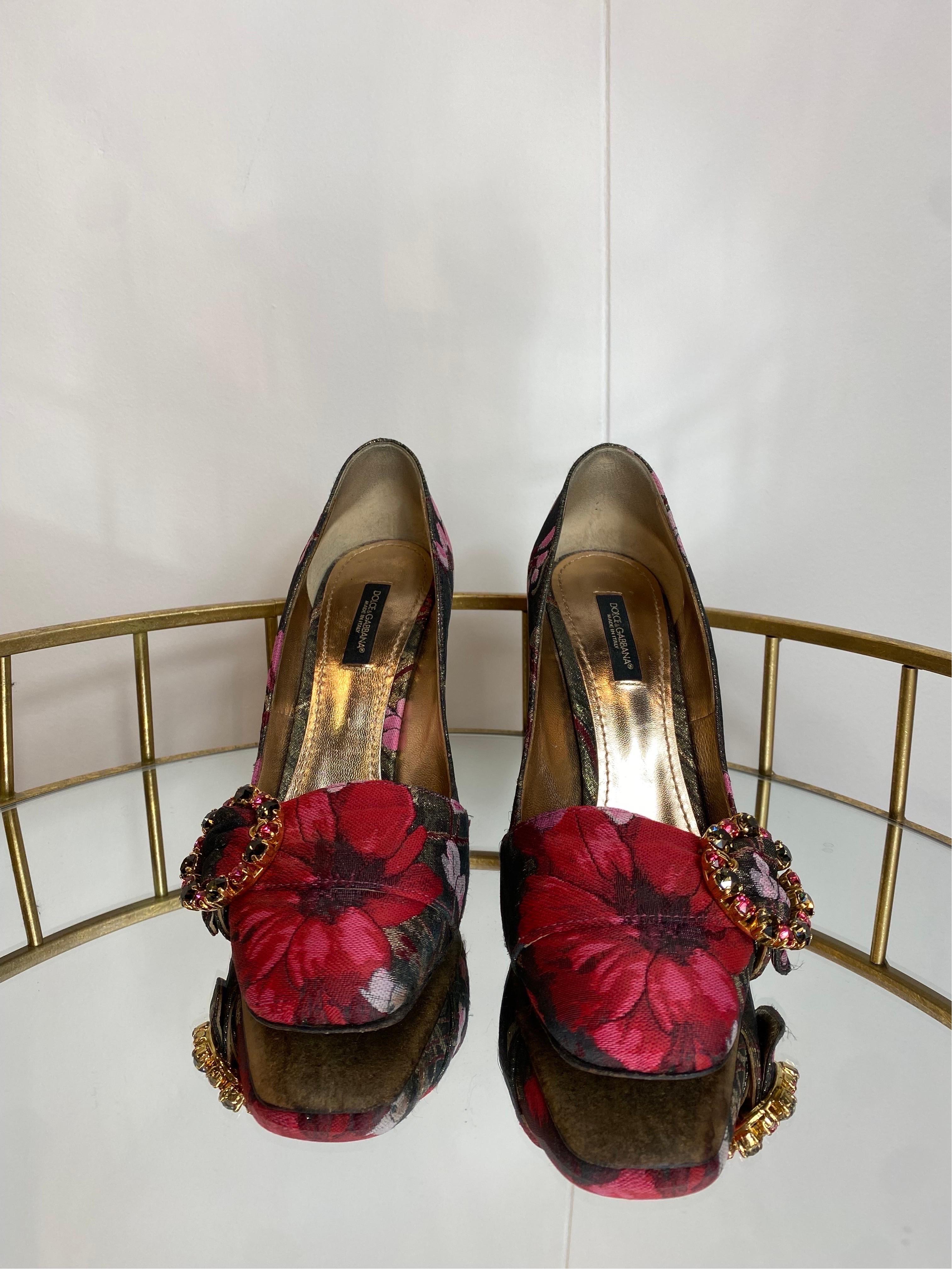 Dolce and Gabbana flower Jacquard Jewelry Pumps In Excellent Condition For Sale In Carnate, IT