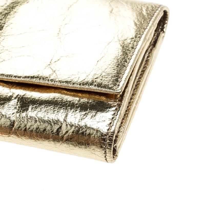 Dolce and Gabbana Gold Mirror Leather Heart Continental Wallet im Zustand „Gut“ in Dubai, Al Qouz 2