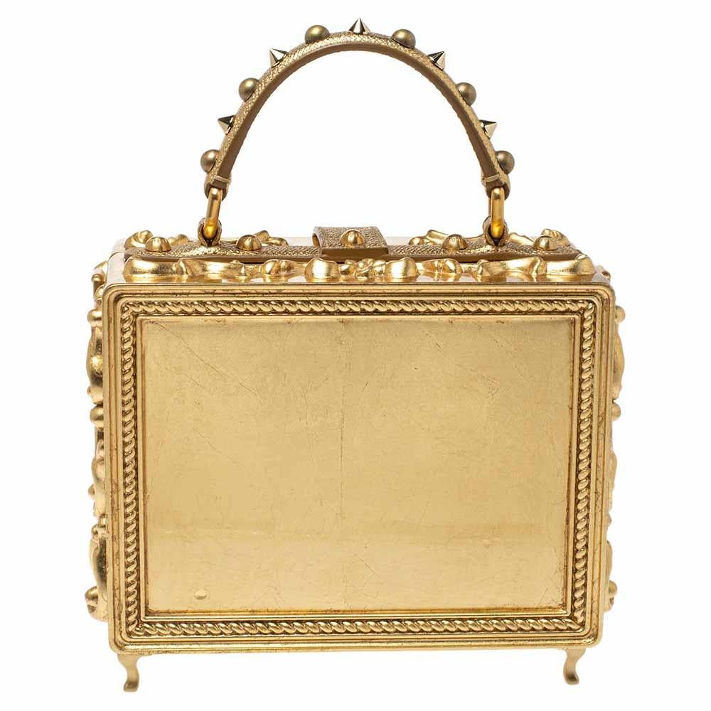 How this bag from Dolce & Gabbana tugs at our heartstrings and brings such joy to our eyes! In a design that is even hard to imagine, the Italian brand offers you a bag that is made from acrylic and wood. A shiny turn-lock padlock with a daisy motif