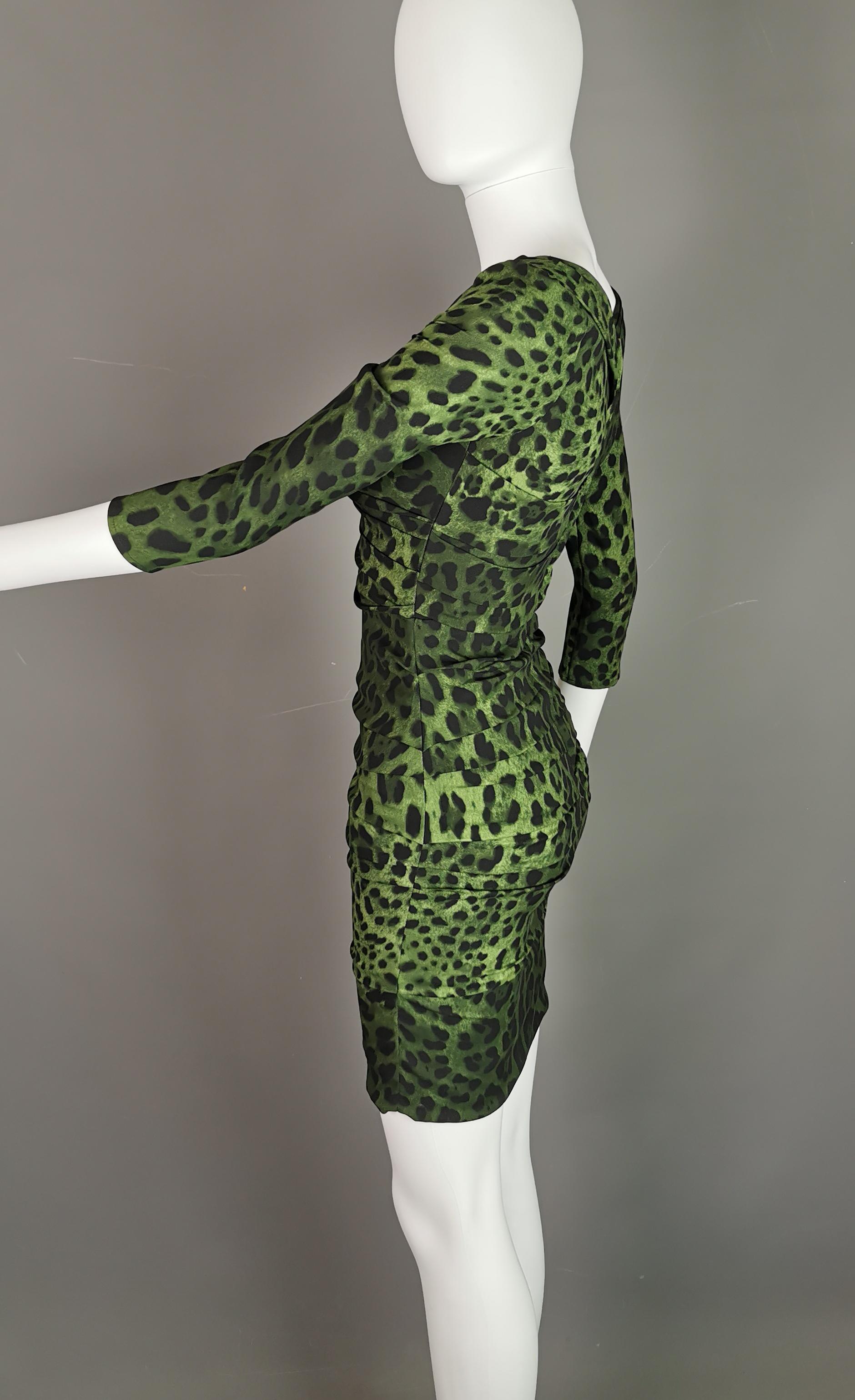 Dolce and Gabbana Green leopard print silk bodycon dress, Ruched, NWT For Sale 6