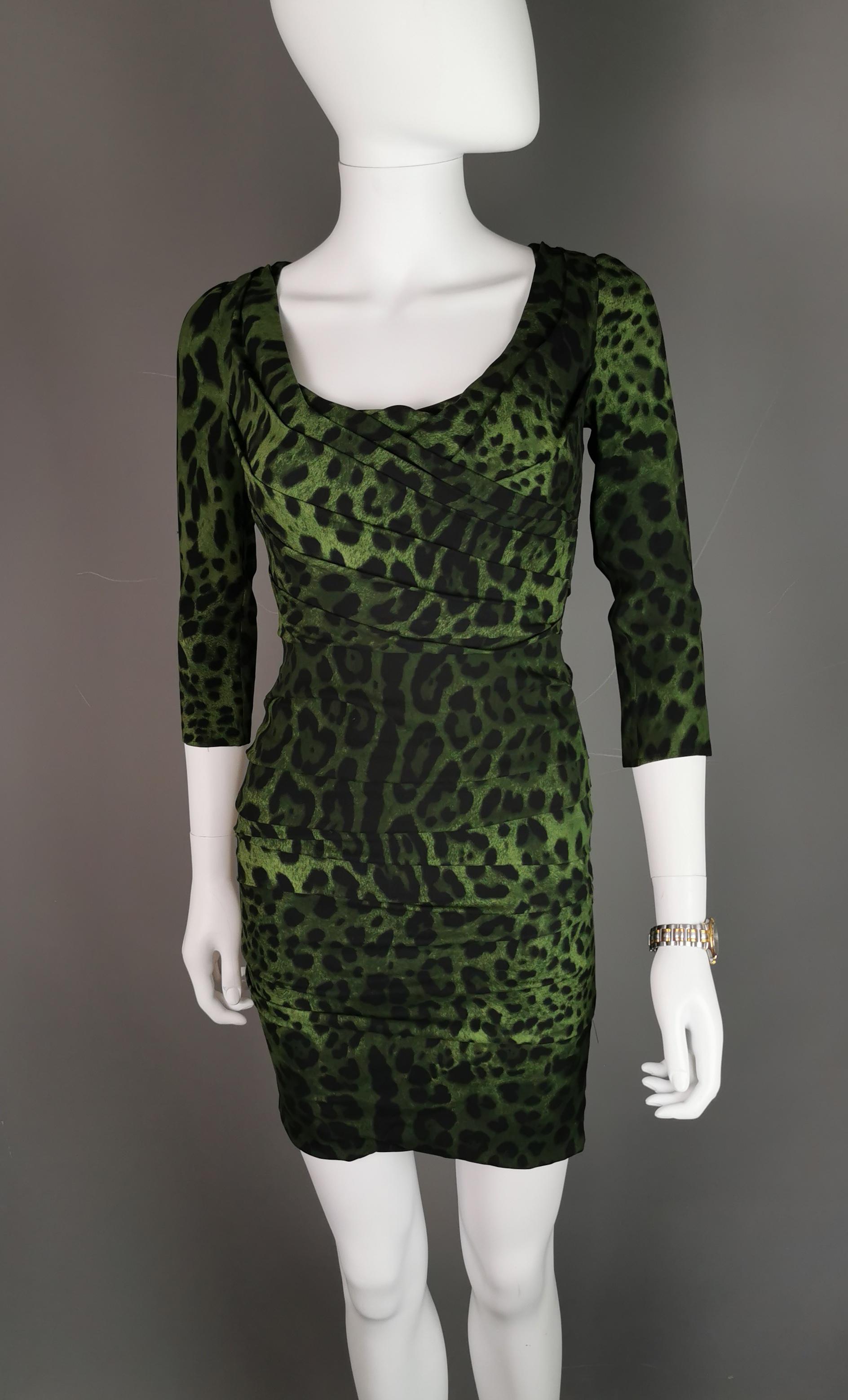 Dolce and Gabbana Green leopard print silk bodycon dress, Ruched, NWT For Sale 7