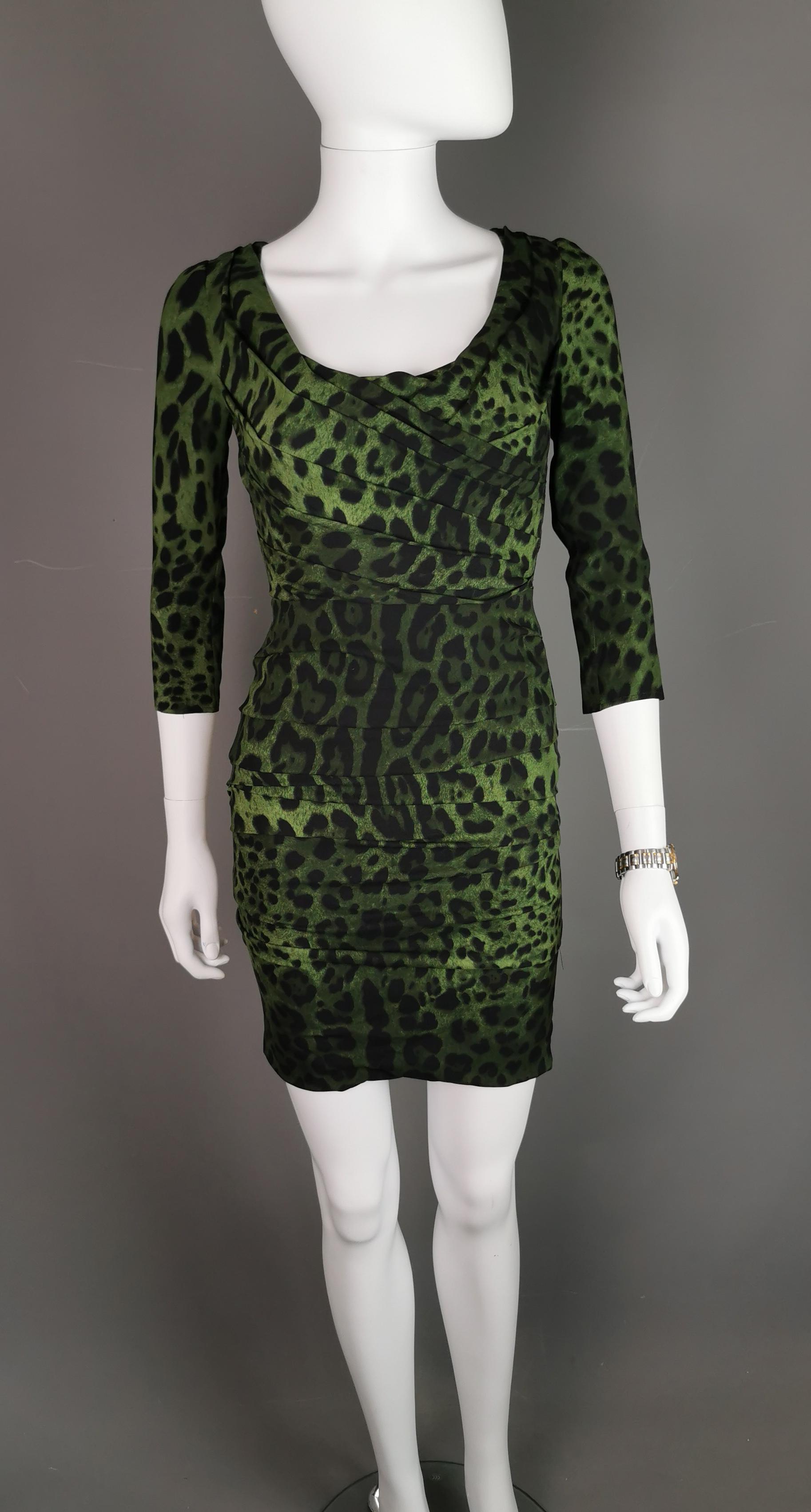 Dolce and Gabbana Green leopard print silk bodycon dress, Ruched, NWT For Sale 8