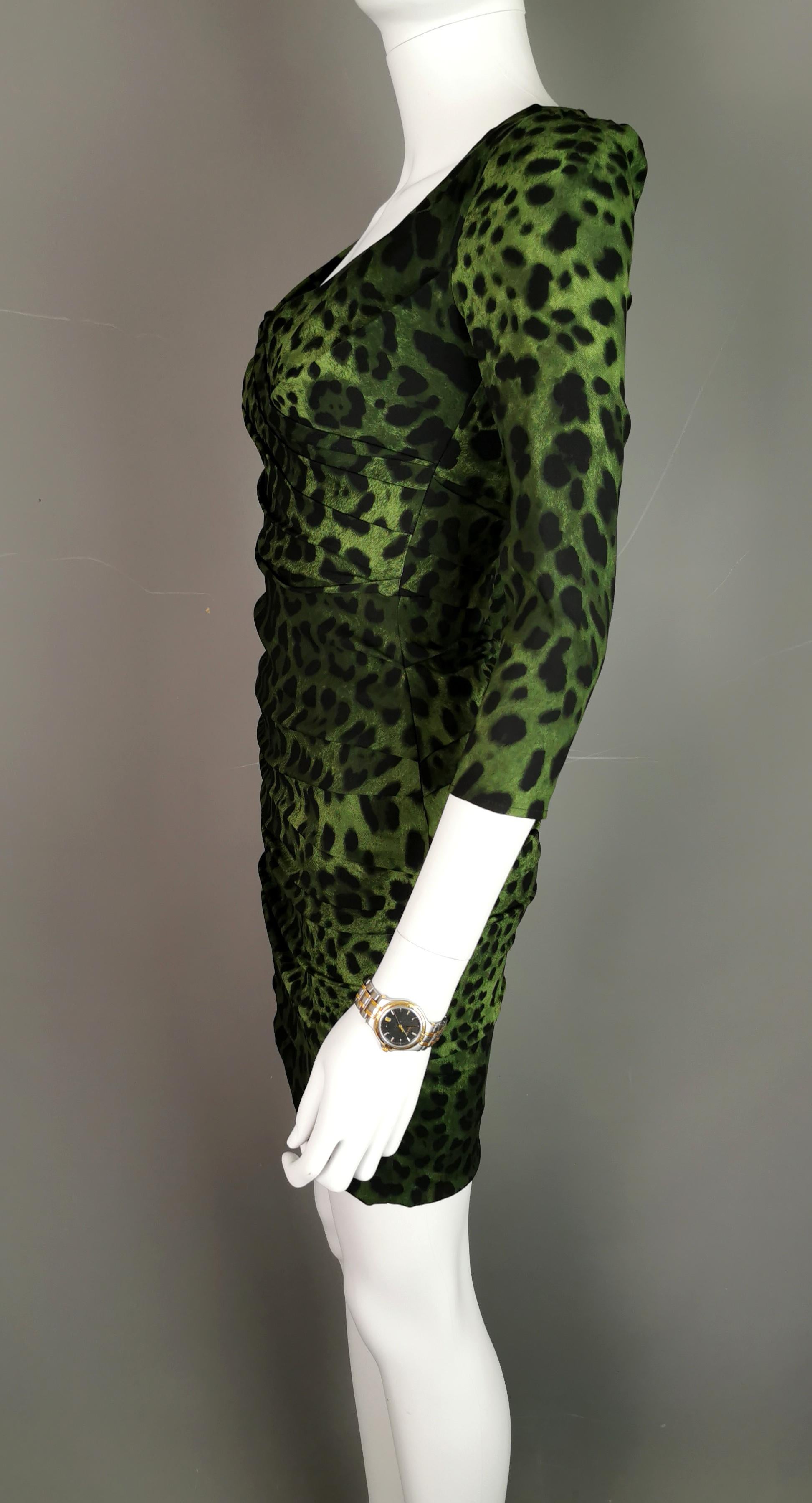 Dolce and Gabbana Green leopard print silk bodycon dress, Ruched, NWT For Sale 9